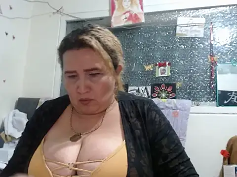 Perla1981-- Live XXX-chat