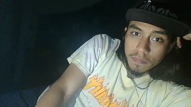 AlexAlejandro13 Adlı Modelin Canlı XXX Sohbeti