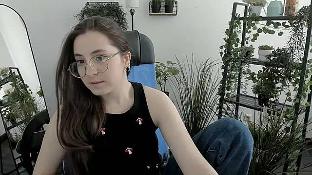 VirtuallVoyant's Live XXX Chat