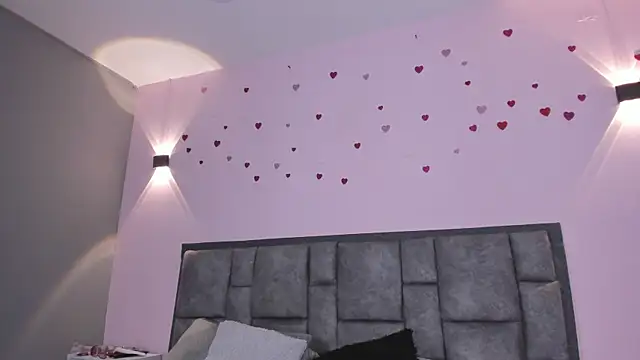 AdelaLustのライブXXXチャット