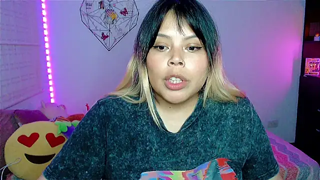 แชท XXX สดของ EllieMoonX