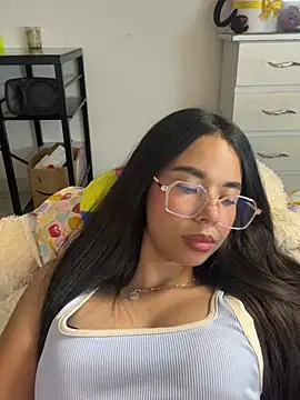 Онлайн чат XXX Milleradhara24