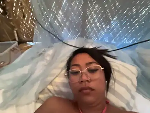 Juliet_official_pro Show in webcam