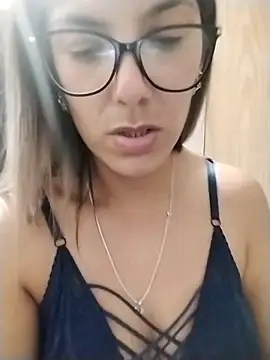 Silreinadorada Adlı Modelin Canlı XXX Sohbeti