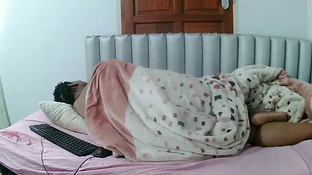 JoycyQueen Adlı Modelin Canlı XXX Sohbeti