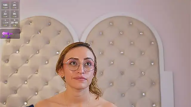 Pokazy przed kamerką – caroline_adams_