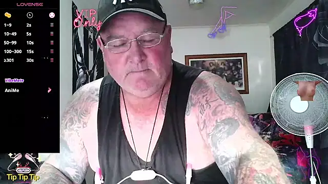 KINKYBLUEYES69 Show Webcam