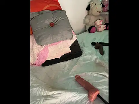 halana_squirts' Webcam Show