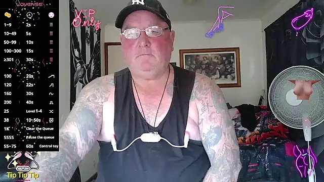 KINKYBLUEYES69's Live XXX Chat