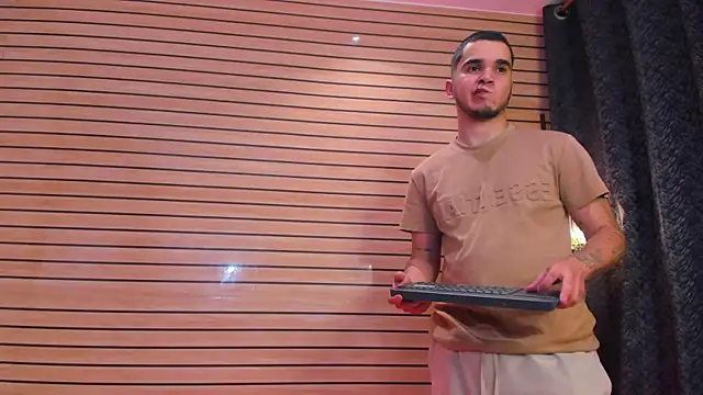 دردشة TheBatMansion الجنسية المباشرة