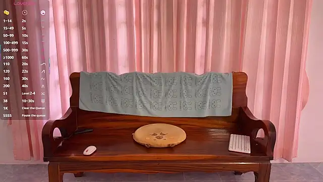 Raamoss élő XXX-chatje