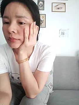 Chat +18 de Ivy_Trix2 ao vivo