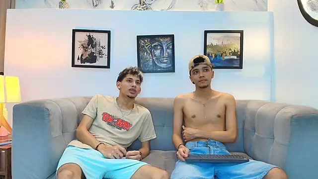 YOUNG_BOYS_HELL Adlı Modelin Canlı XXX Sohbeti