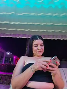 Pretty_Julieta's Live XXX Chat