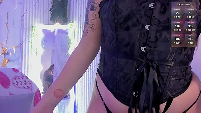 Naomy_tay1のライブXXXチャット