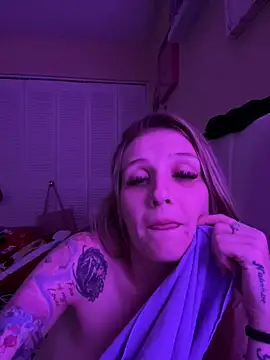 PeachyBabyx élő XXX-chatje