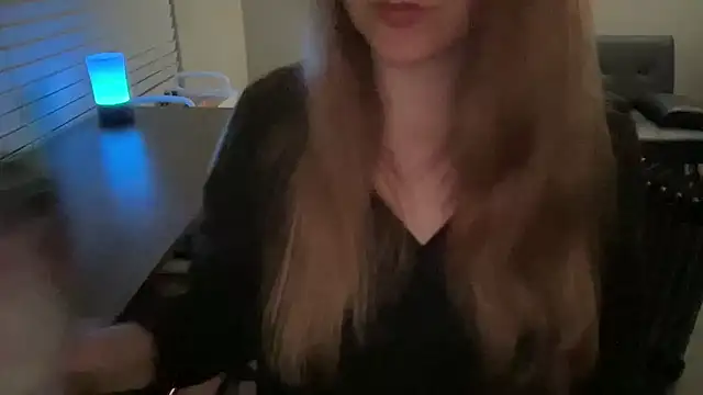 MollyJenson: διαδικτυακό σόου στην κάμερα