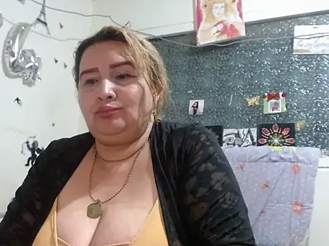 Perla1981--'s Live XXX Chat