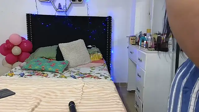 Chat XXX en directo de charlotte_077