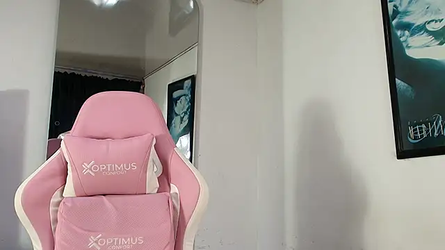 GraceWallace_ Adlı Modelin Canlı XXX Sohbeti