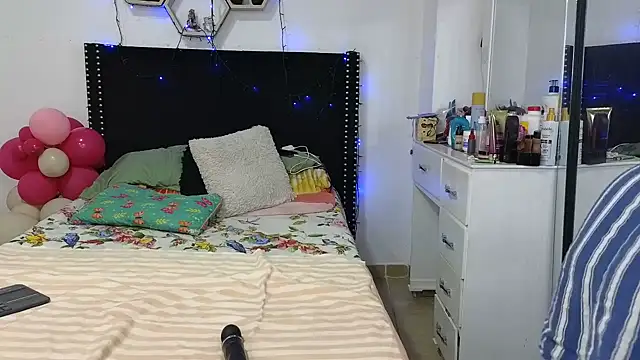 Онлайн чат XXX charlotte_077