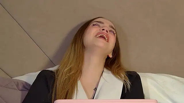 AnitaVenture Adlı Modelin Canlı XXX Sohbeti