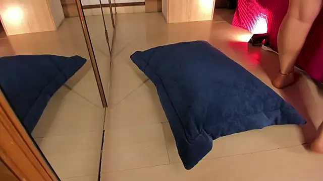 MiaKay1 Adlı Modelin Canlı XXX Sohbeti