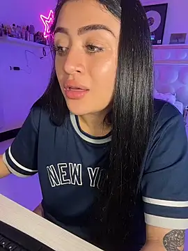 lucianaroy élő XXX-chatje