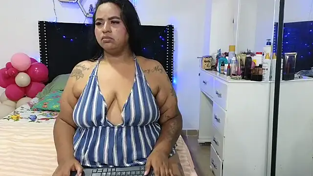 Chat XXX en directo de charlotte_077