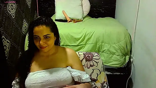 Chat +18 de _naughty_milf ao vivo