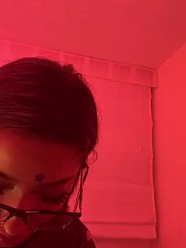 Chatroom XXX en direct de LilithMonette