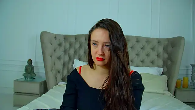 ElinaBellucci's Live XXX Chat