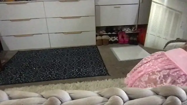 Chat +18 de PureHoneyTrap ao vivo