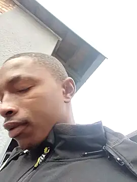 alphamale25 Show in webcam