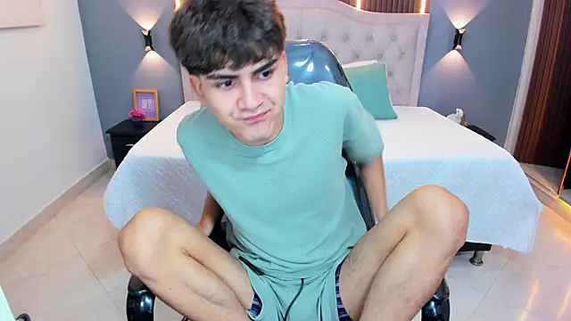 Онлайн чат XXX Tommy18__