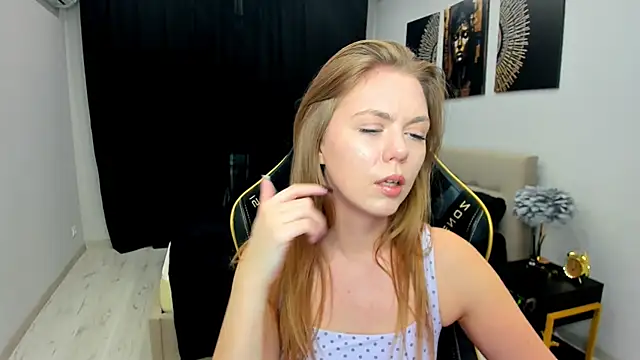 Chatroom XXX en direct de Strawberrye