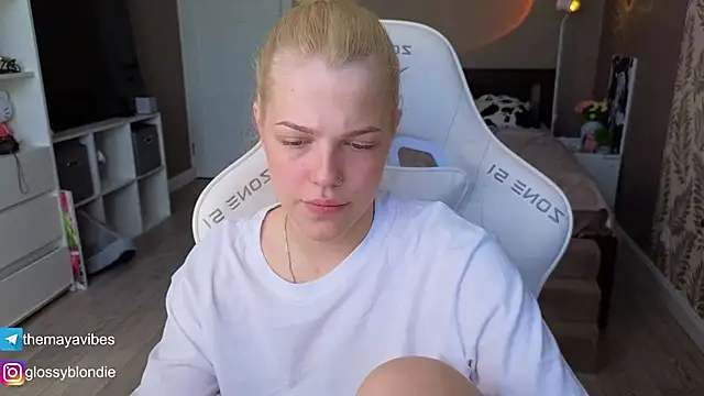 Maya_Raven Live XXX chat