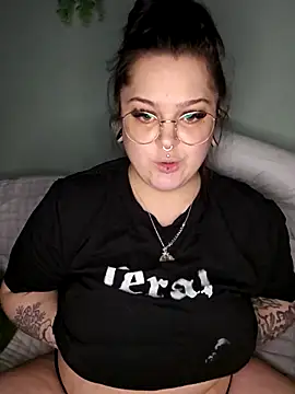 Saucy-Serenity Live XXX Chat