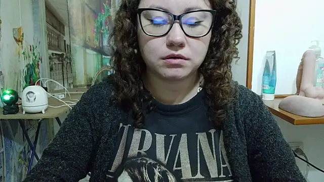 curly_greeneyed Live XXX Chat