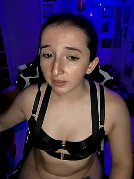 AhriSteele Adlı Modelin Canlı XXX Sohbeti