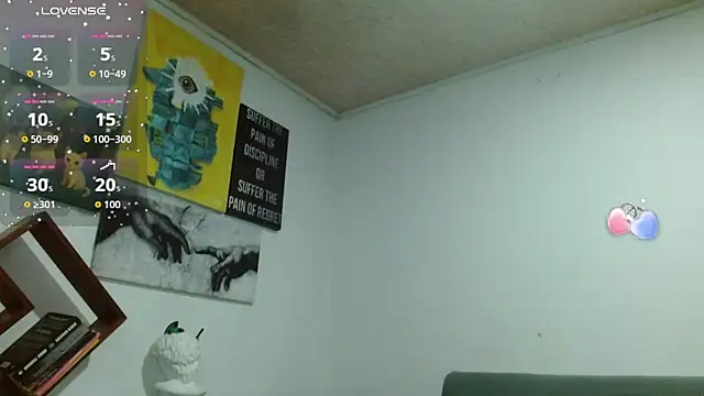 ZoeBakers_ élő XXX-chatje