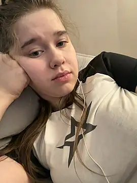 Show modela HornyGirlH na web-kameri