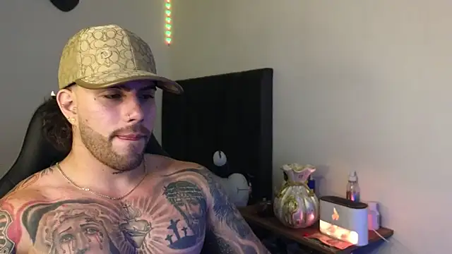 Ades_Lowe élő XXX-chatje