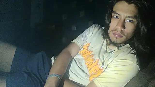 AlexAlejandro13 élő XXX-chatje