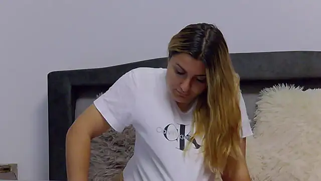 NicolePlay Adlı Modelin Canlı XXX Sohbeti