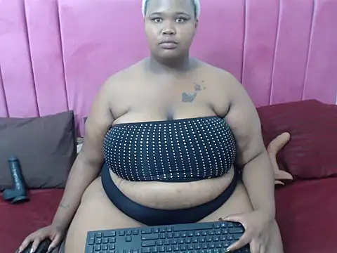 Chat XXX en directo de BustyBmw