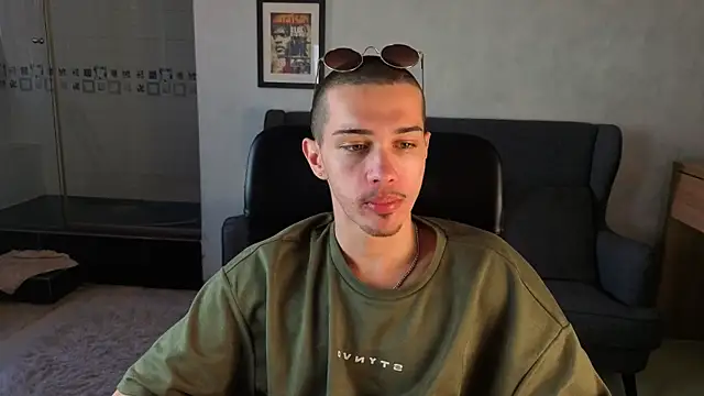 KaydenDrew 即時 XXX 聊天