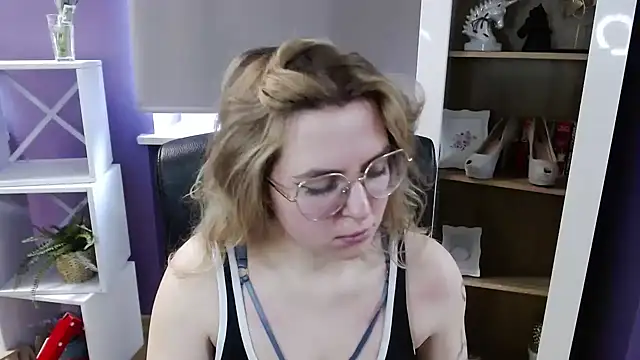 Zoey_Erotic élő XXX-chatje