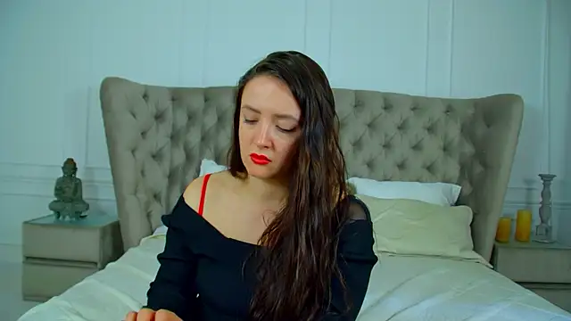 ElinaBelluccin Live XXX chat