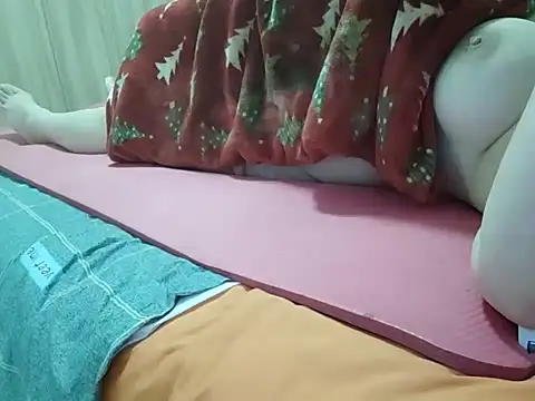 AngelwithEcup: онлайн-секс-чат